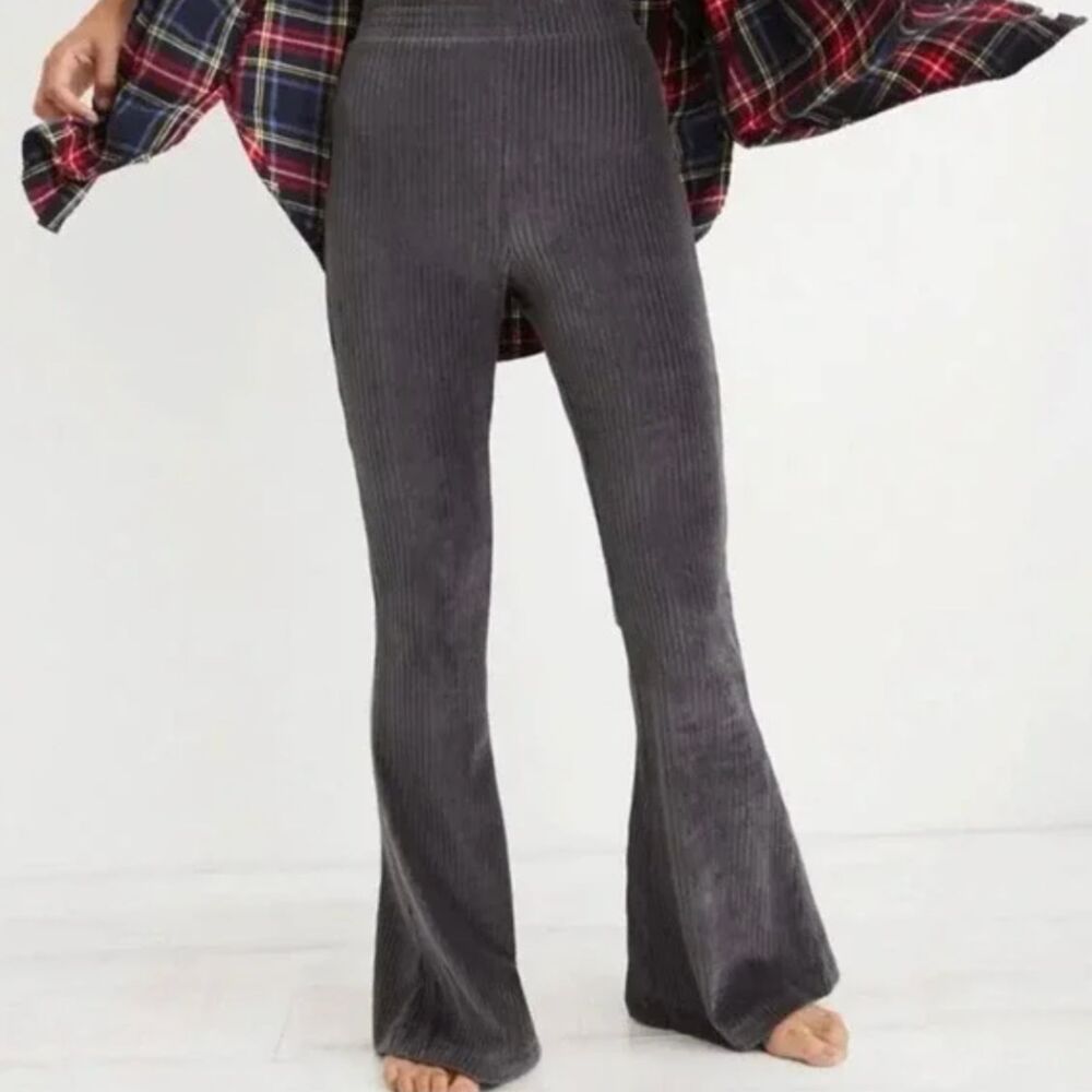 Women Aerie Ribbed Velvet Pull On Flare Pants in Silver Gray Size Medium Long